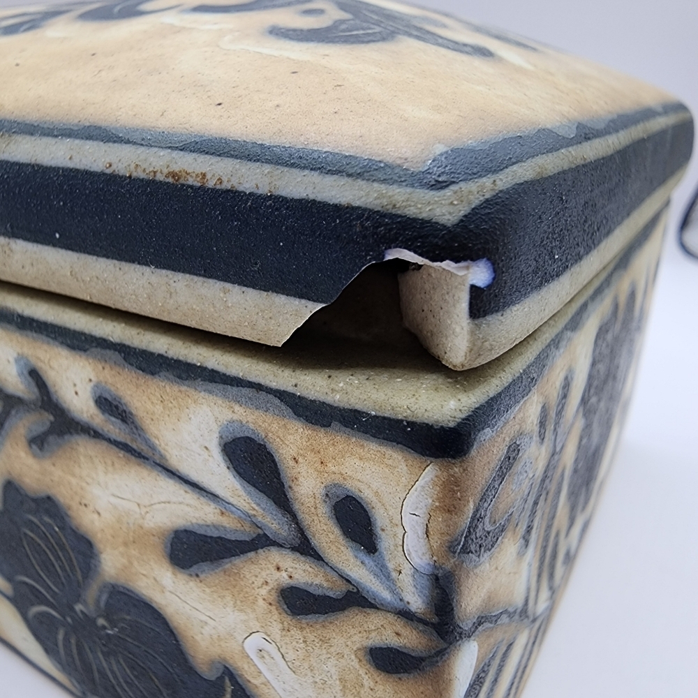Vintage Heave Ceramic Chinese Box Trinket Flowers 7" - chipped corner on lid - Picture 5 of 6